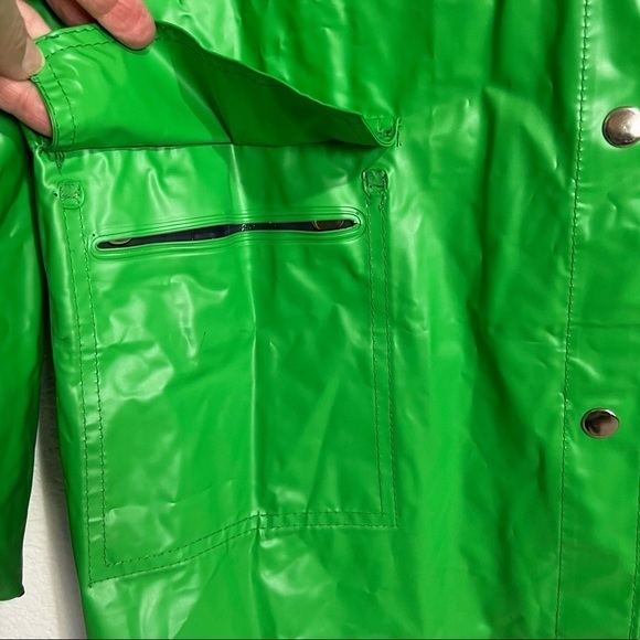 Vintage Vinyl Apple Green & Navy Retro Raincoat with Hood Drawstring Like New  M - Picture 14 of 16